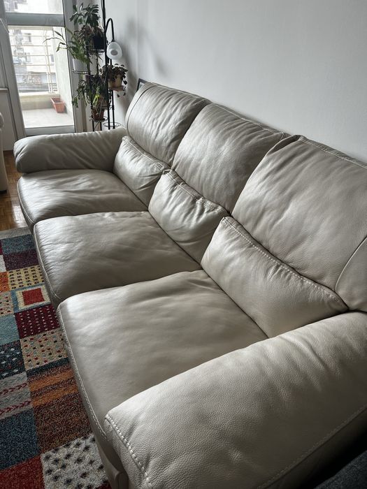 Комплект кожени канапета в много добро състояние- двойка и тройка