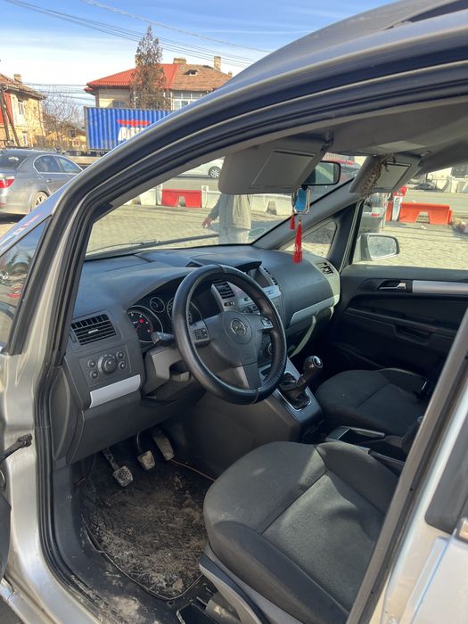 Dezmembrez opel zafira b