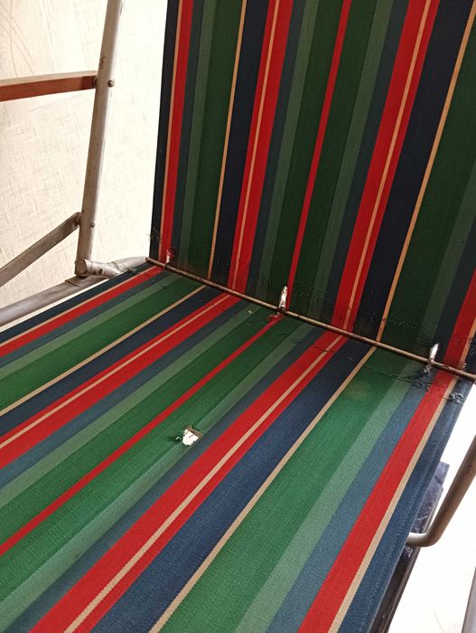 Сгъваем  стол ,лек и удобен!