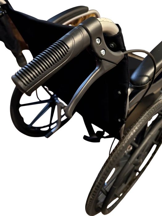 Închiriere scaun cu rotile pentru transport bolnavi la domiciliu