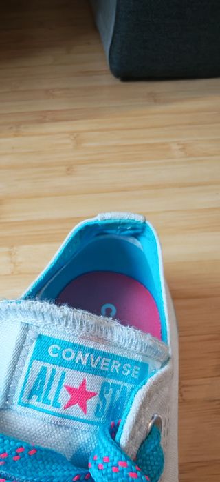 Converse mărimea 39