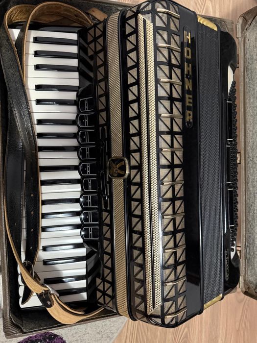 Vând acordeon Hohner Atlantic 3