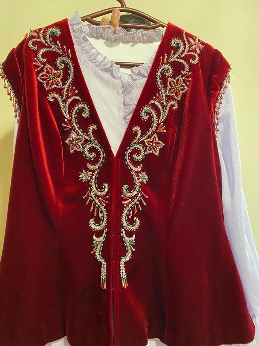 Қазақша комплект бешпент пен кәжекей