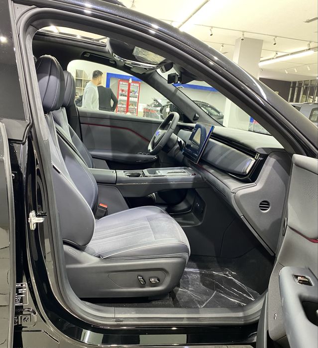Voyah Courage 570KM Elektr (4 AWD 2 Mator) Full 1 yil garantiya