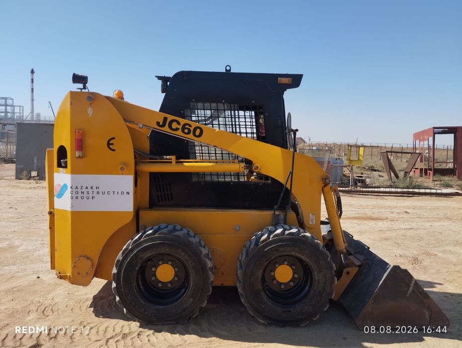 Мини погрузчик JC60H