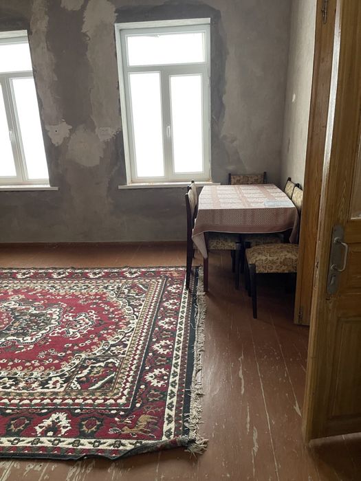 Дом в Янгиюле. 4.5 соток, во дворе 2 дома, общее 8 комнат.