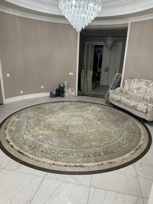 В продаже круглый ковер