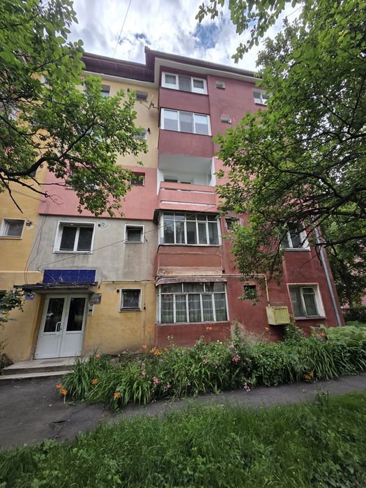 Vând apartament cu 3 camere