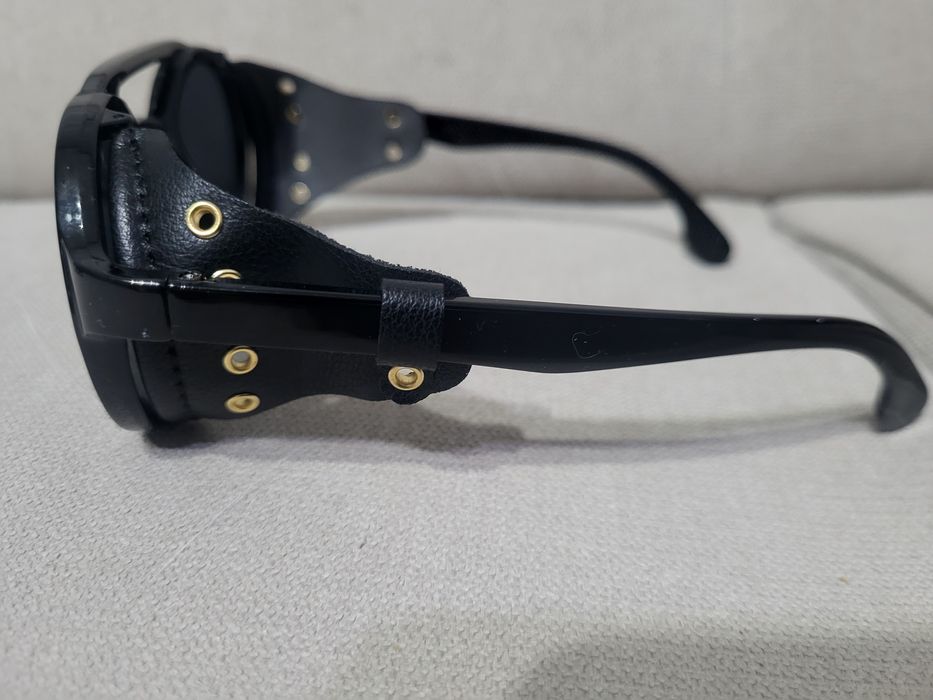 Продавам слънчеви очила