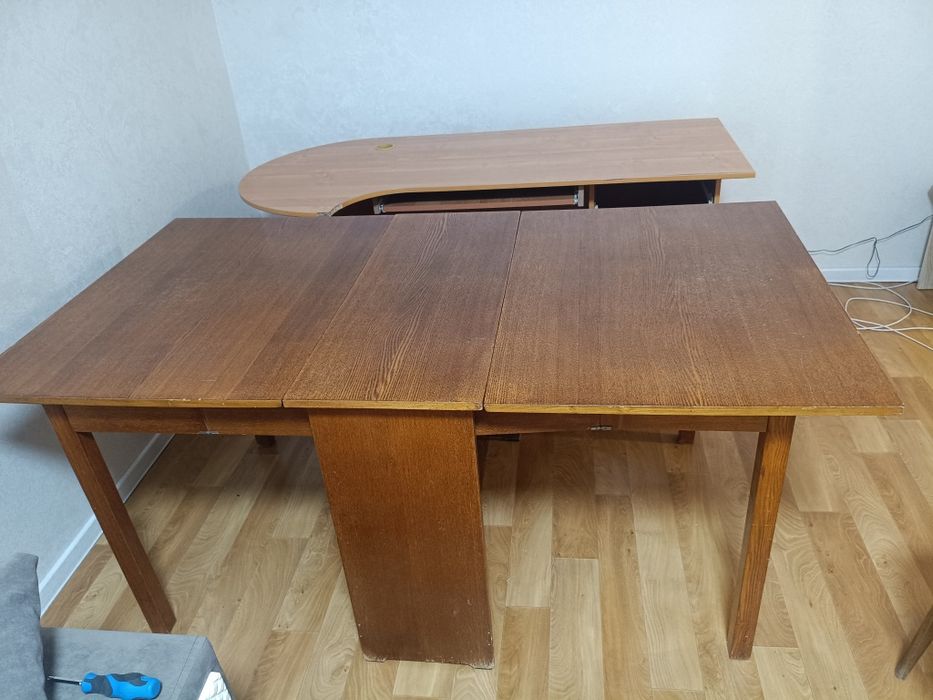 Продам стол книжка