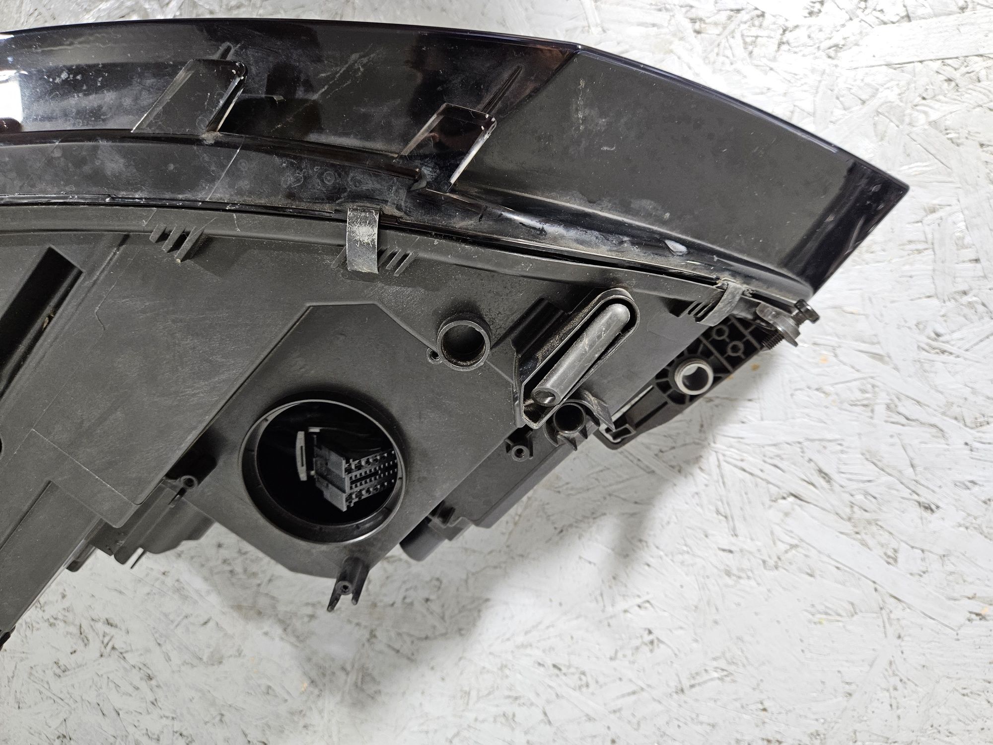 Десен Фар VW TOURAN FULL LED оригинален гр. София Борово • OLX.bg