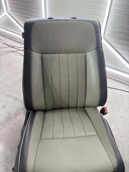 Vopsit scaune piele auto Brașov | Recondiționare piele