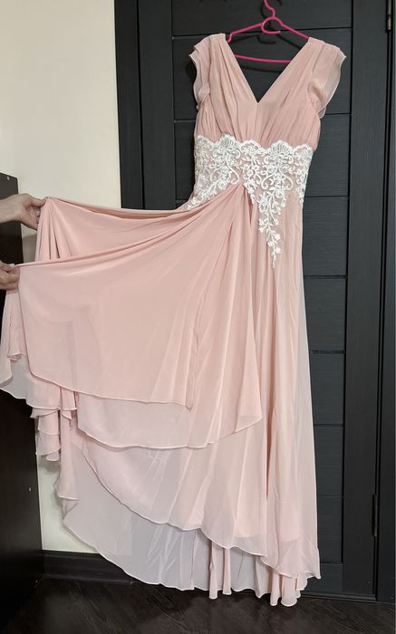 Платье нарядноее