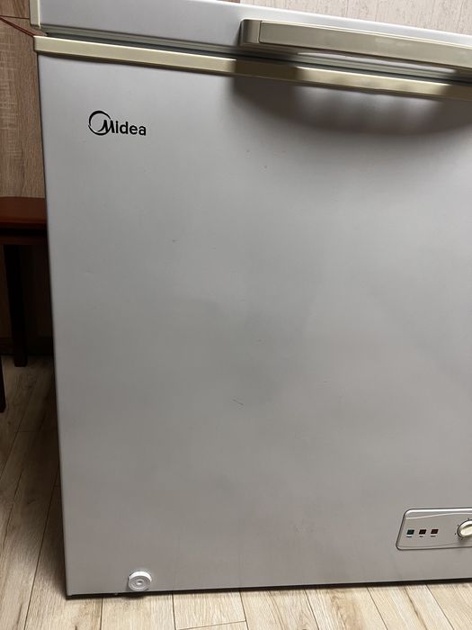 Морозильник Midea белый