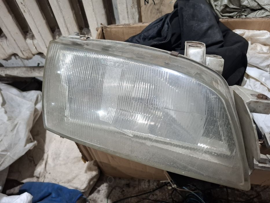 Передние фары Карина е