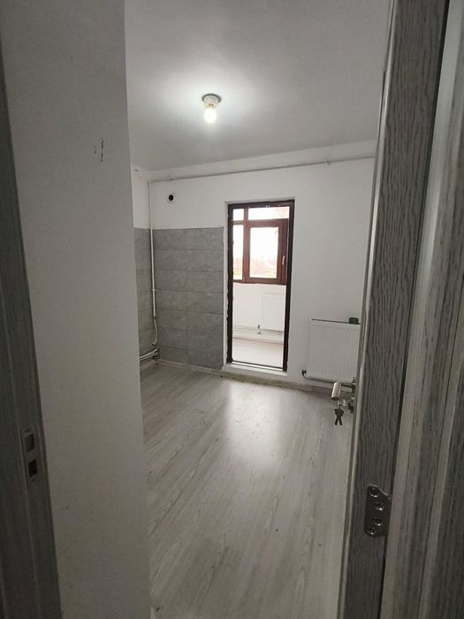 Apartament 2 camere, etaj 2/4 – 51 mp utili, renovat complet (Milcov)