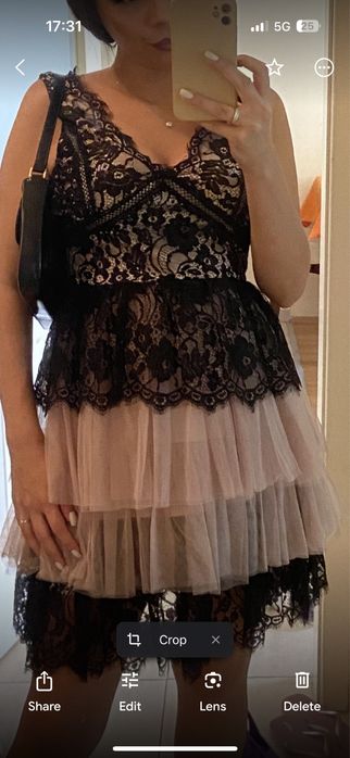 Дамска рокля в черно с дантела