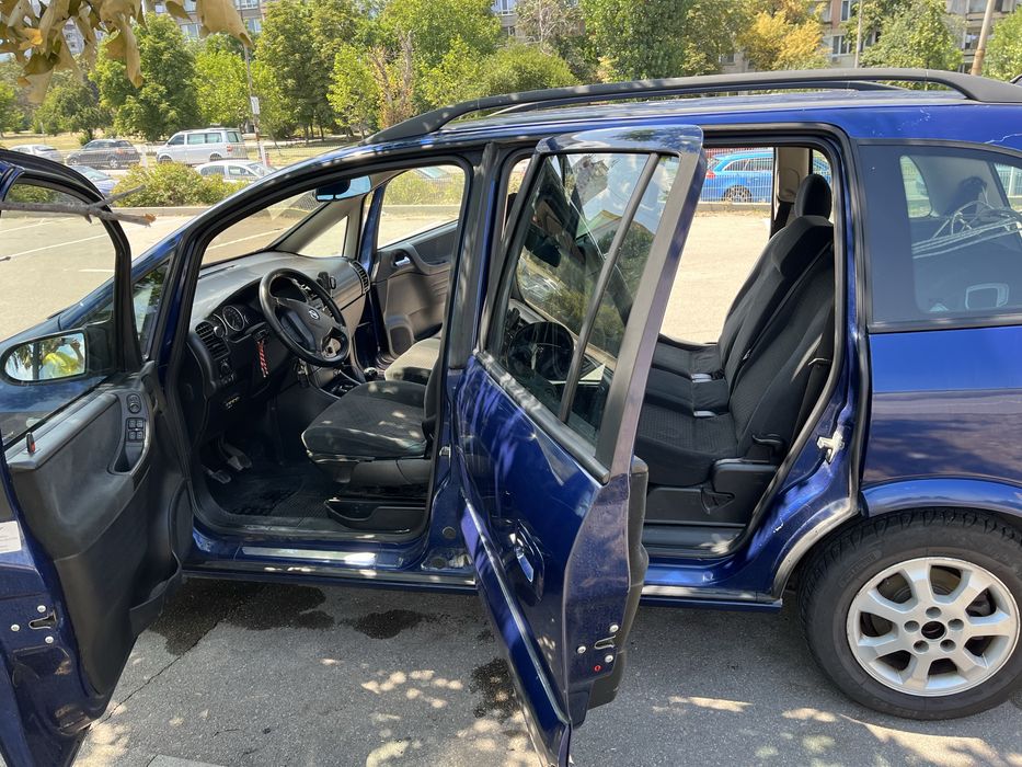 Opel zafira 7 места