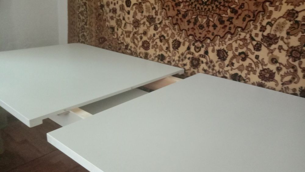 Стол  гостинный белый