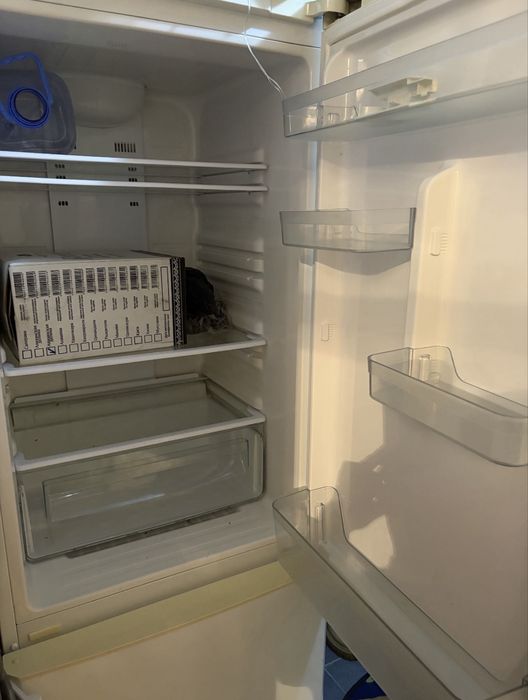 Продам холодильник на запчасти