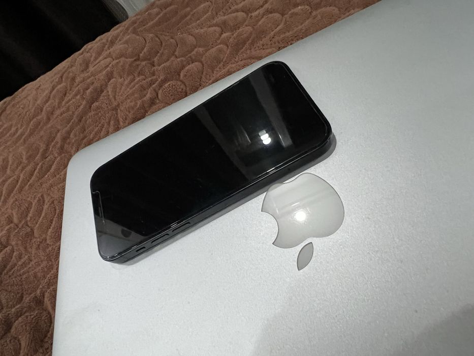 Iphone 12 midnight blue