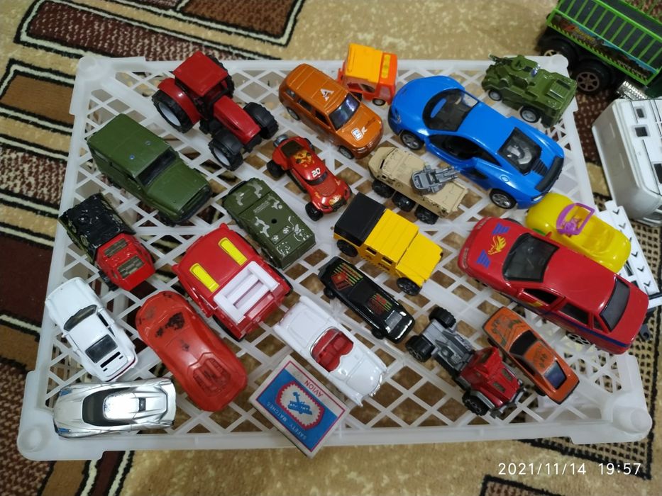 Продам игрушки. Машинки железные. Поштучно