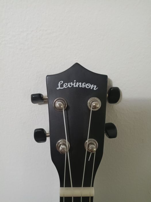 Продам укулеле полный комплект