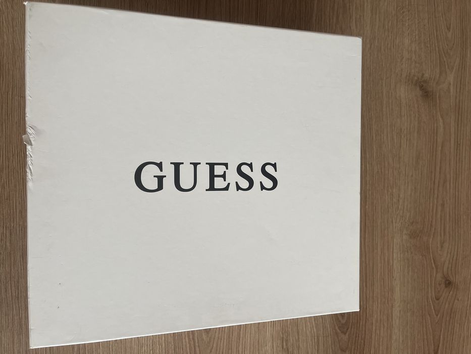 Бежови боти Guess