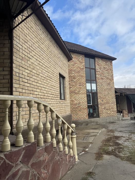 Продается дом с бассейном