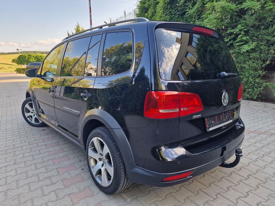 VOLKSWAGEN Touran 2011 — imagine 3