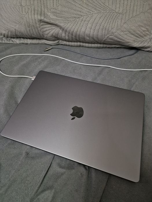 Продам MacBook Pro 16 m1 pro на 1TB