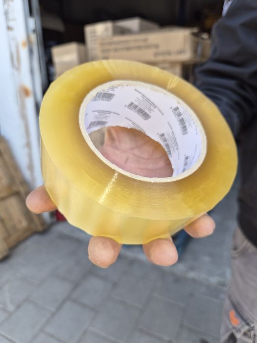 Scotch lat 200M.Lipeste bine.Nu se rupe!Rezista la frig.Import direct.Prinde pe carton cu praf.
