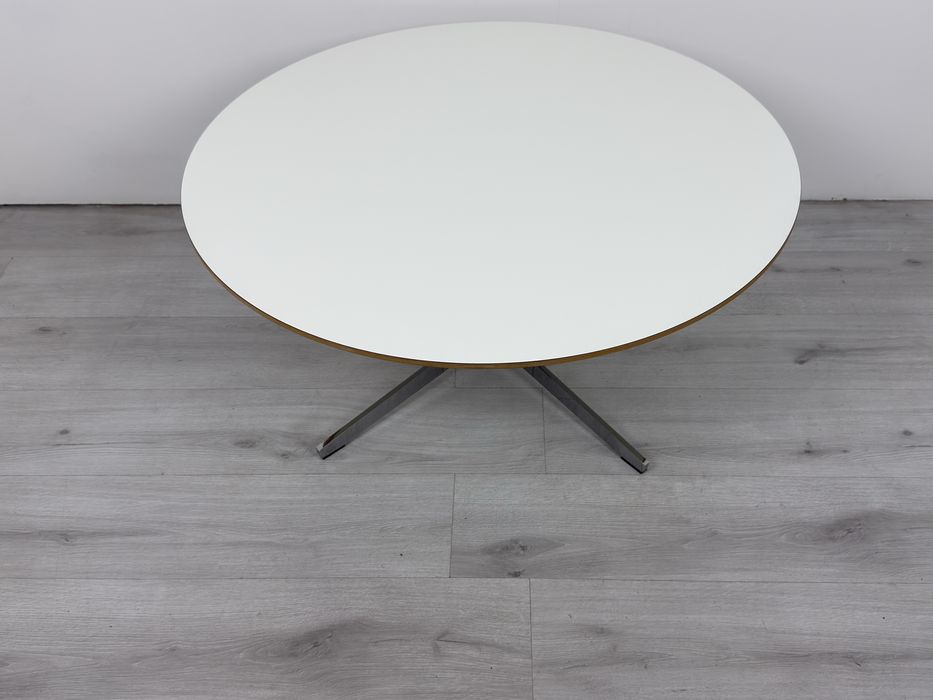 Bone стилна масичка  за кафе  в бяло с фронт от масив обзавеждане