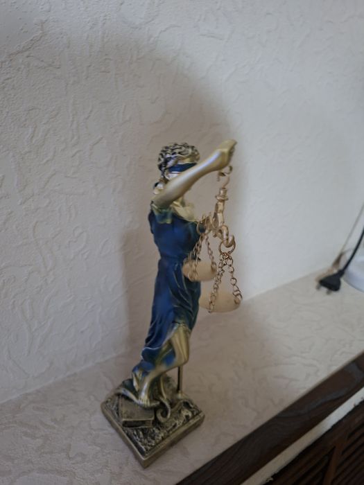 Продаю статуэтки .