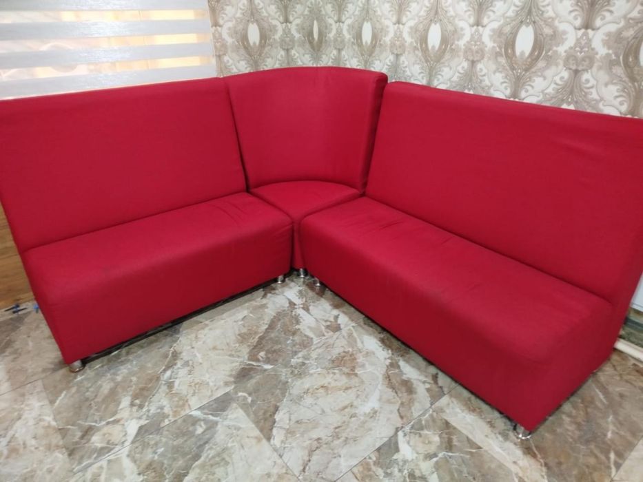 Диваны угловые 4 шт продам