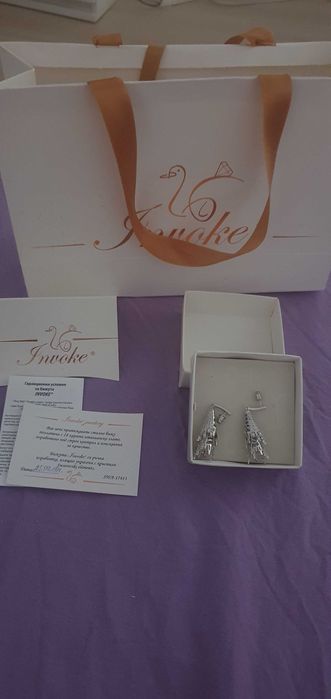 Обеци Invoke изработени от 18Каратово бяло златно покритие и кристали