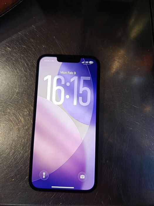 Продава се iPhone 13