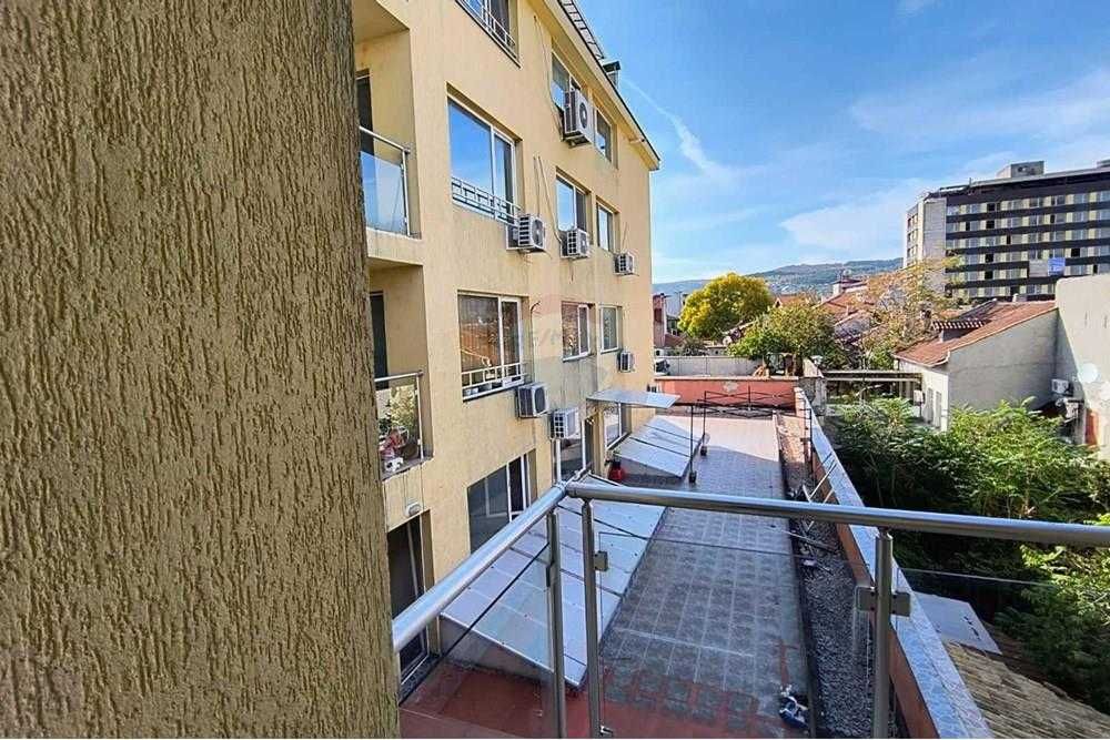 Продава се Тристаен апартамент в Шумен, Център - 125 кв.м за 1056 €/кв.м - Снимка #7