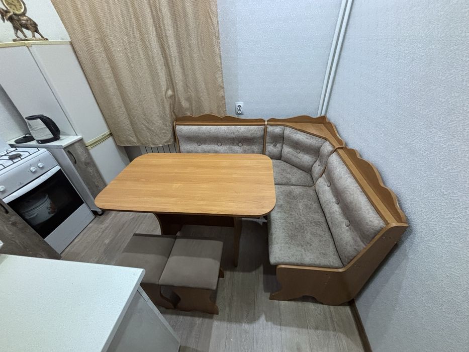 Кухонный уголок стол стулья