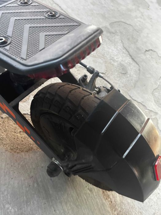 Vând trotineta electrica kukirin G2