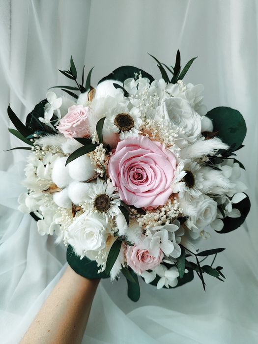 Buchete de mireasa, nașa cu flori criogenate