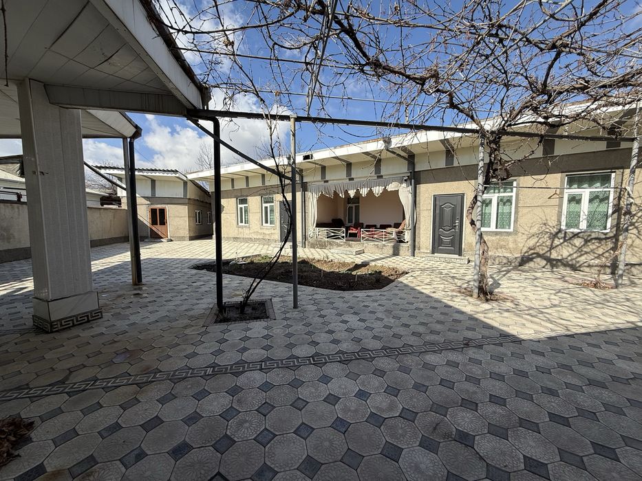 Angren Shahar markazida Hovli sotiladi