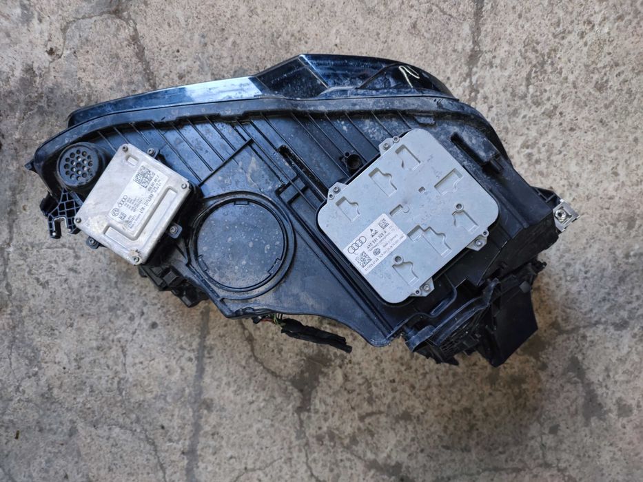 Ляв фар Matrix Audi A7 4G8 Ауди а7 матрикс 4G8941783 здрави щипки