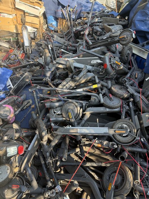 Vând lot trotinete electrice cu diferite efecte