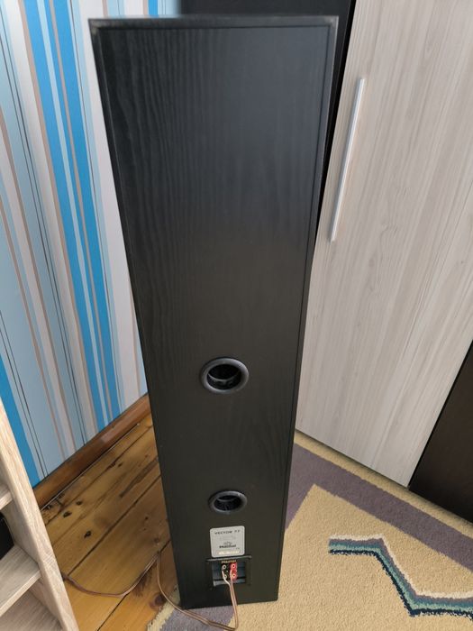 Подовостоящ високоговорител Magnat Vector 77