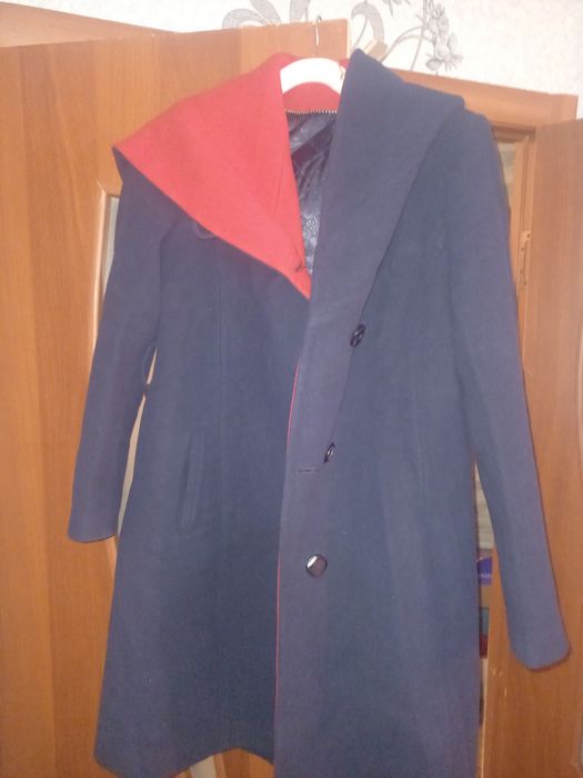 Пальто осеннее с капюшоном!