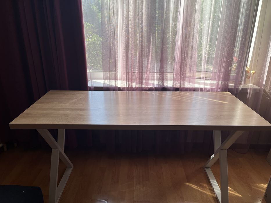 Продам стол дерево