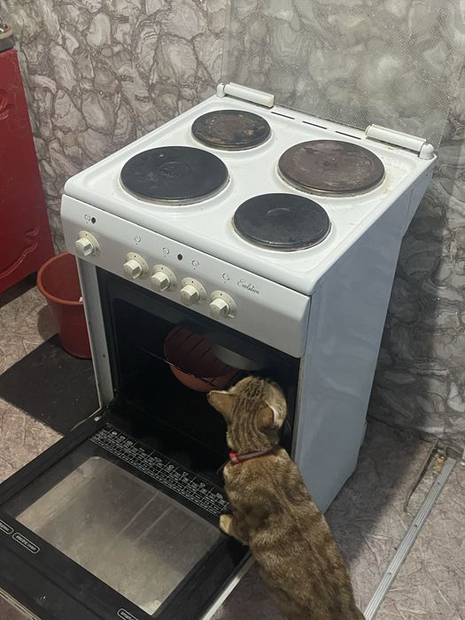 Продам электро плиту духовку