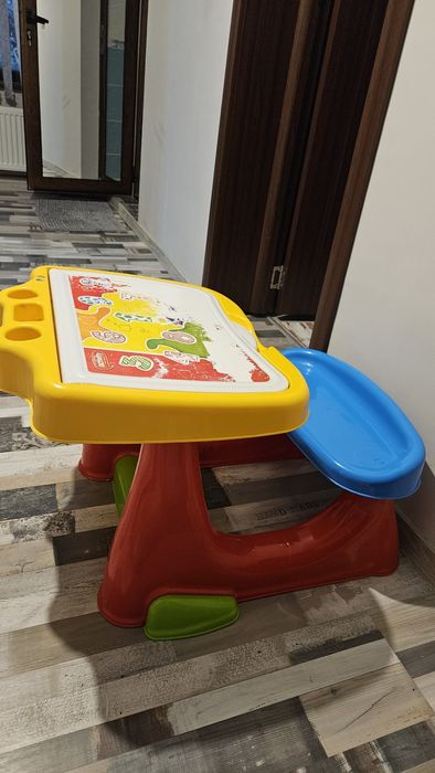 Детско пластмасово бюро