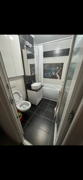 Vand apartament cu 4 camere